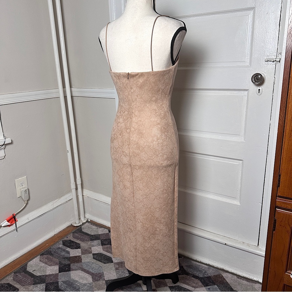3/$20 💥 4SI3NNA Bodycon Dress Sz S‎ Neutral Muted Snakeskin Print Slit - Picture 10 of 16